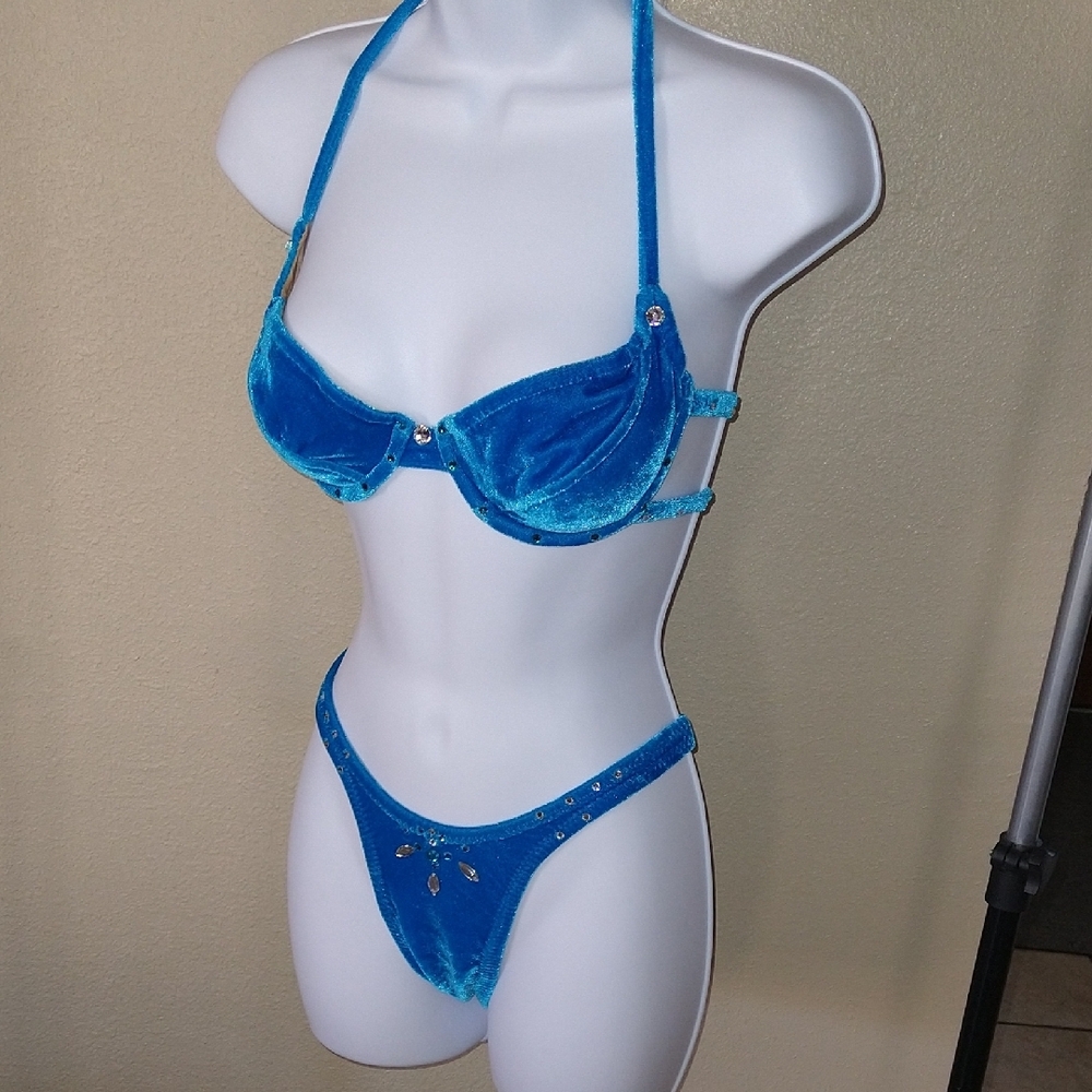 NWOT Vibrant Blue Velvet Underwire Competition Bikini